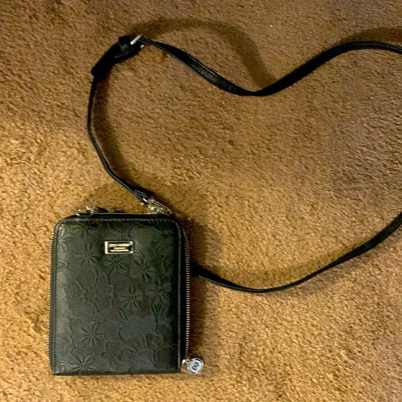 COCO +CARMEN BLACK FLORAL CROSSBODY ♥️ - Picture 1 of 3